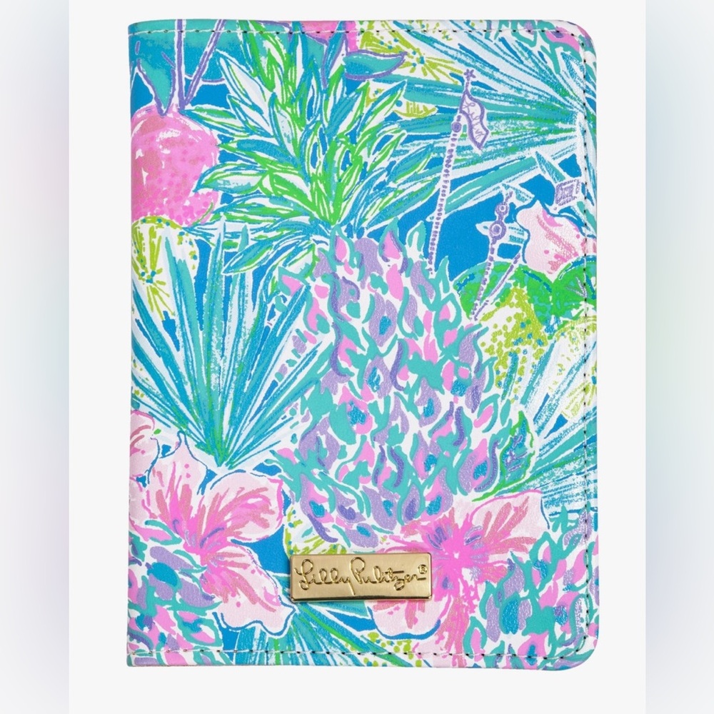 NWT Lilly Pulitzer Passport Cover in Swizzle In